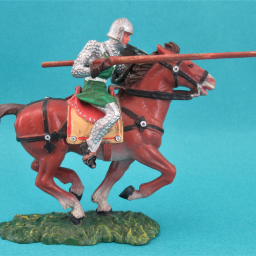 8866  Cavalier jouteur avec écu sur cheval 2 (III).